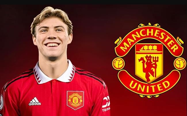  Rasmus Hojlund chuan bi ra mat MU