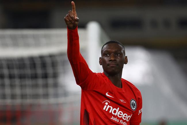 Randal Kolo Muani bay to mong muon duoc roi Eintracht Frankfurt 