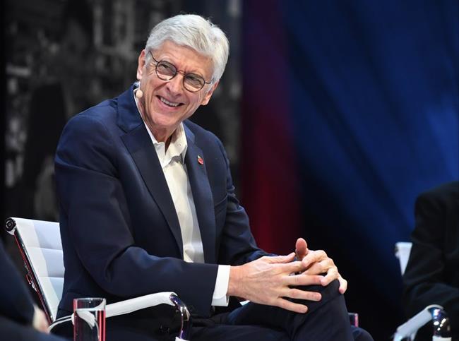 HLV Tottenham phản pháo Wenger về suất dự Champions League