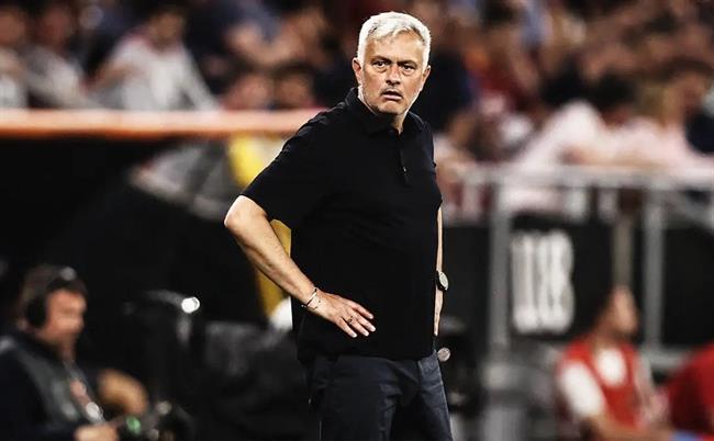 Mourinho tỏ rõ bất mãn với Roma