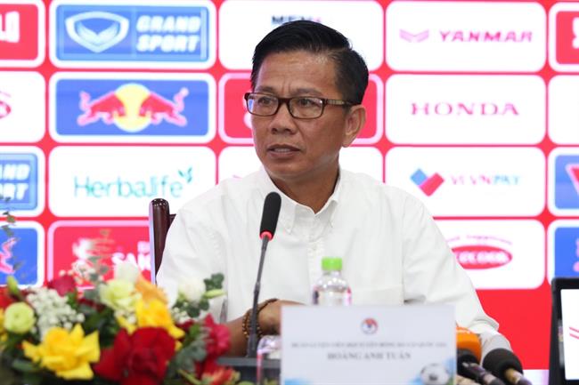 HLV Hoàng Anh Tuấn rèn lứa trẻ để đáp ứng chuyên môn của HLV Troussier