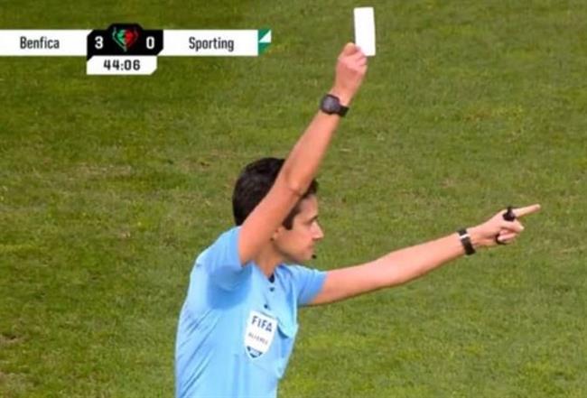 Thẻ phạt trong bóng đá là gì Các loại thẻ phạt trong bóng đá 4 Thẻ phạt trong bóng đá là gì Các loại thẻ phạt trong bóng đá 4