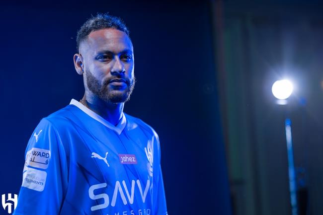 Diện mạo khác thường của Neymar sau ngày lên bàn mổ