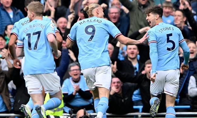 man-city-haaland-de-bruyne-stones-pfa-giai-thuong