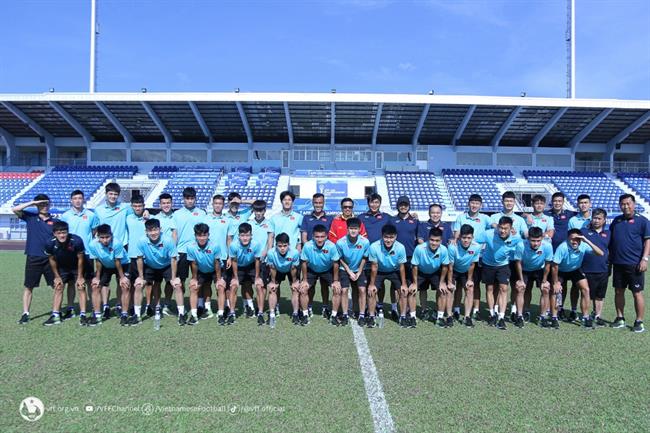 ĐT U23 Việt Nam làm quen sân Rayong Provincial