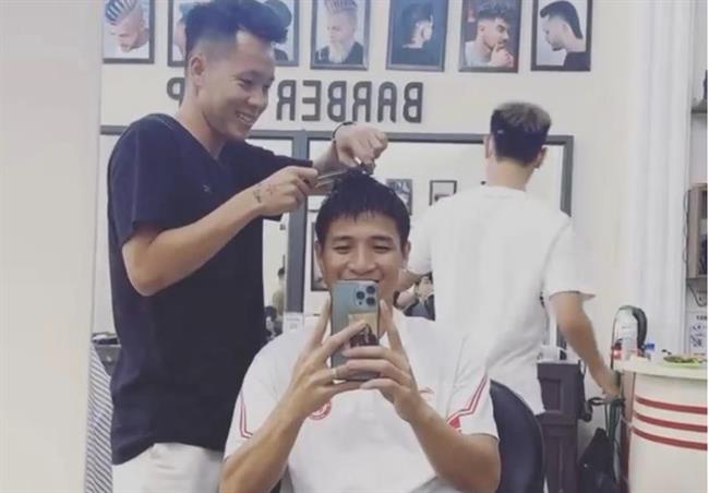 Bùi Tiến Dũng được cầu thủ Thanh Hoá làm đẹp trước thềm đại chiến