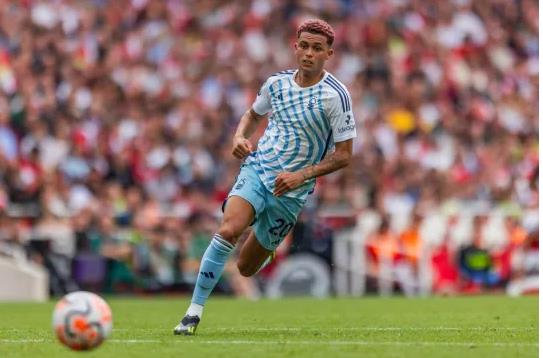 Chelsea rút lui vụ Brennan Johnson Chelsea rut lui vu Brennan Johnson