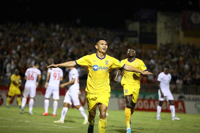 CHÍNH THỨC: Tiền vệ Xuân Mạnh chia tay SLNA