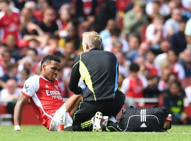 Jurrien Timber dang nghi thi dau dai han