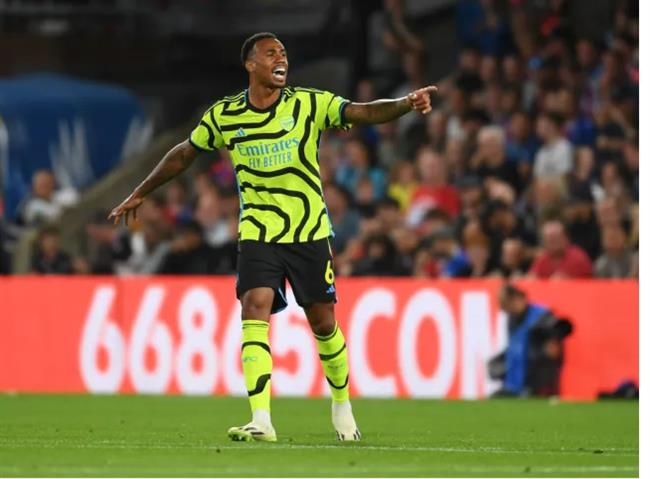 Gabriel Magalhaes he lo tuong lai o Arsenal