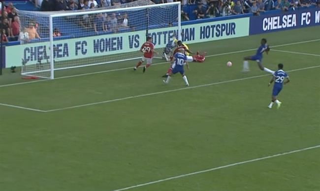 Nicolas Jackson bo lo co hoi kho tin truoc Nottingham Forest