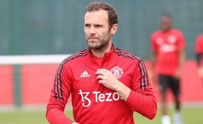 Juan Mata cà khịa Man City trên sóng truyền hình