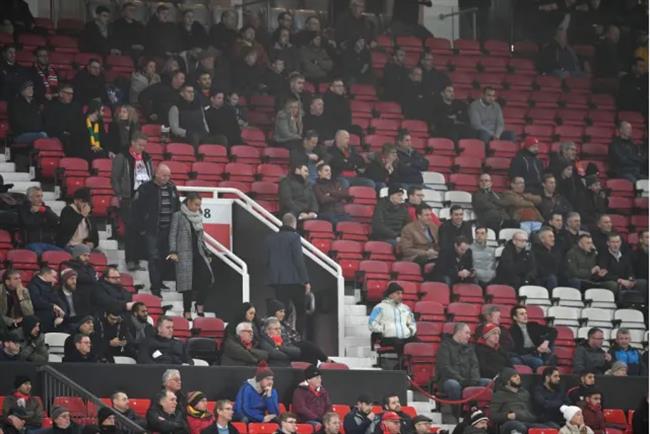 Nhieu CdV Arsenal ra ve som o tran dau voi MU