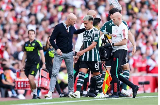 MU nhận tin cực vui từ Lisandro Martinez 