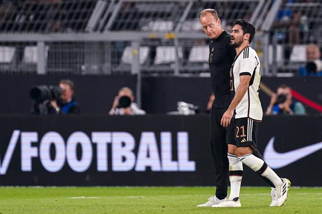 Ilkay Gundogan bật khóc vì chấn thương trong trận đấu của ĐT Đức
