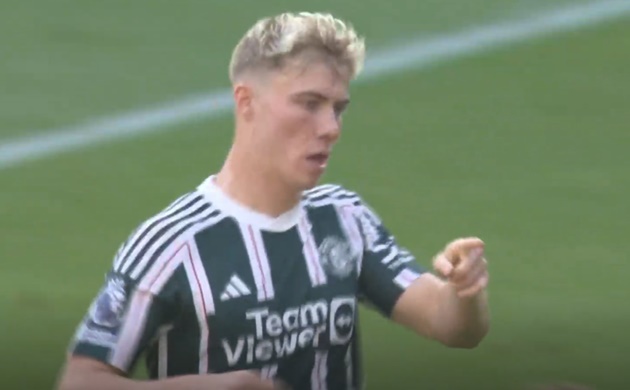 Hojlund o tran dau voi Arsenal 