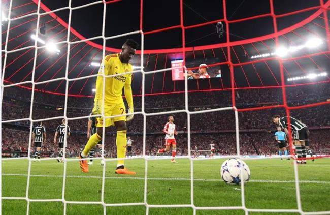 Andre Onana that vong sau tran thua 3-4 cua MU truoc Bayern