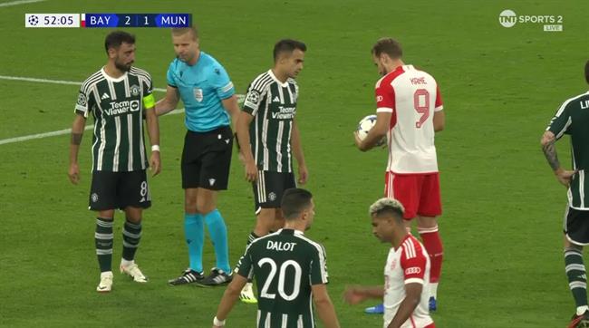 CĐV MU khen ngợi Sergio Reguilon sau 2 hành động ở trận gặp Bayern