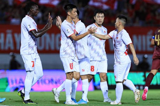 Tấn công thần tốc, CLB Hải Phòng ghi bàn thắng đẹp mắt vào lưới Makassar