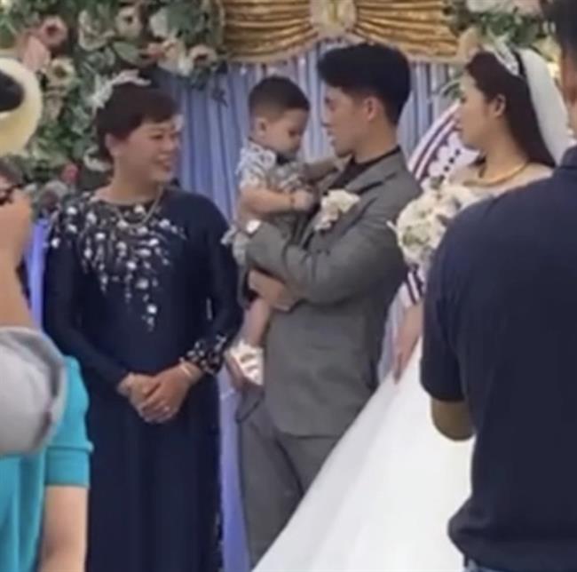 Hôn lễ đặc biệt của trung vệ Trần Đình Trọng 2