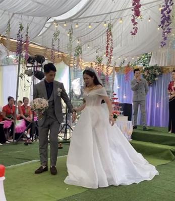 Hôn lễ đặc biệt của trung vệ Trần Đình Trọng 1