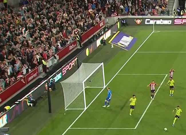 Phản ứng của Ramsdale trong ngày lấy lại suất bắt chính từ David Raya 1