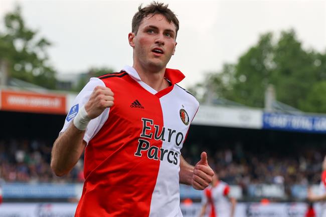 Tottenham dua Santi Gimenez vao tam ngam