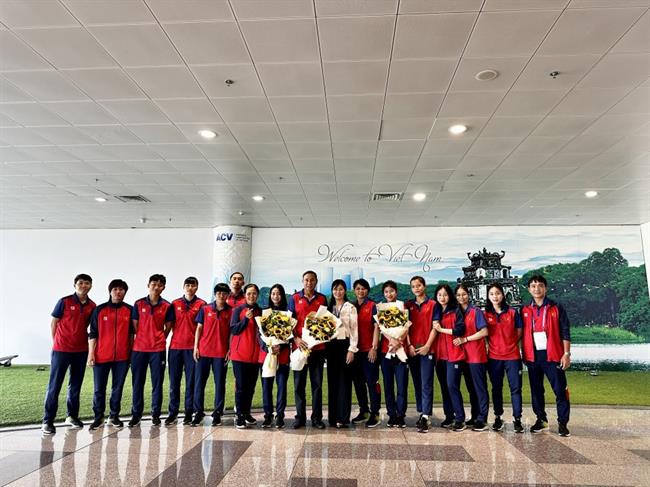 Tuyển nữ Việt Nam trở về nước sau khi khép lại hành trình tại ASIAD 19. Ảnh: VFF Tuyen nu Viet Nam tro ve nuoc sau khi khep lai hanh trinh tai ASIAD 19. anh: VFF