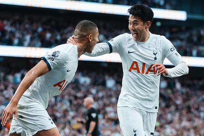 Son Heung Min hanh phuc khi ghi ban mo ty so cho Tottenham