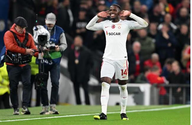 Zaha noi ve ban thang vao luoi MU