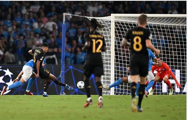 Real đánh bại Napoli 3-2 ngay trên sân khách Real danh bai Napoli 3-2 ngay tren san khach
