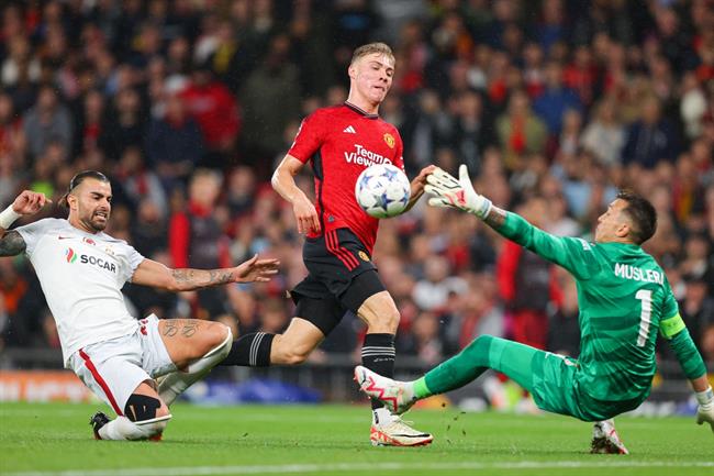 Rasmus Hojlund buồn vui lẫn lộn sau trận đấu cùng MU 1