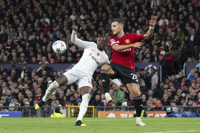 Rio Ferdinand chê bai thậm tệ hàng thủ MU trận thua Galatasaray 1 Rio Ferdinand chê bai thậm tệ hàng thủ MU trận thua Galatasaray 1