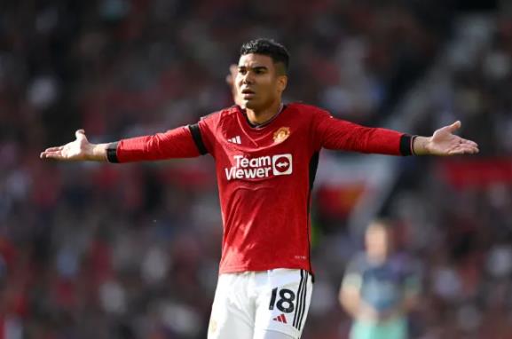 Casemiro rời sân sớm trước Brentford Casemiro roi san som truoc Brentford