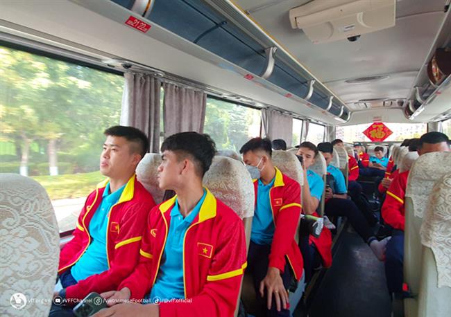 Dàn tuyển thủ ĐT Việt Nam hào hứng khi đặt chân đến Trung Quốc 1