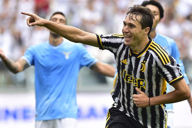 MU len ke hoach chieu mo Federico Chiesa tu Juventus