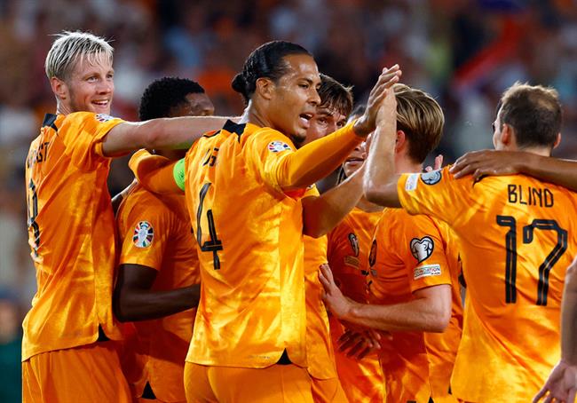 Nhận định Hà Lan vs Ireland (02h45 ngày 1911) “Cơn lốc cam” gần tấm vé vàng 1 Nhận định Hà Lan vs Ireland (02h45 ngày 1911) “Cơn lốc cam” gần tấm vé vàng 1