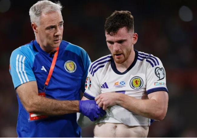 Andy Robertson dính chấn thương Andy Robertson dinh chan thuong