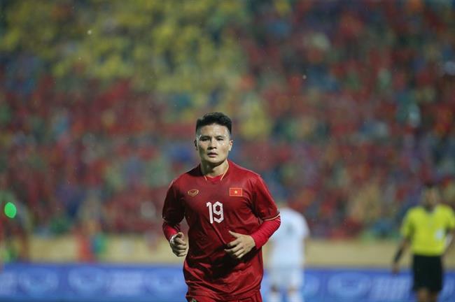 Video Viet Nam vs Uzbekistan: Quang Hai chan thuong