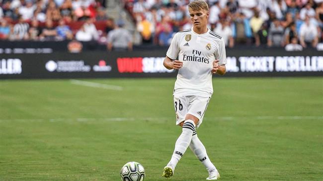 Martin Odegaard trong màu áo Real Madrid Martin Odegaard trong mau ao Real Madrid