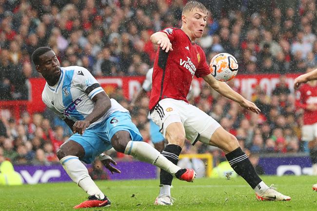 MU dang nham den trung ve Marc Guehi cua Crystal Palace