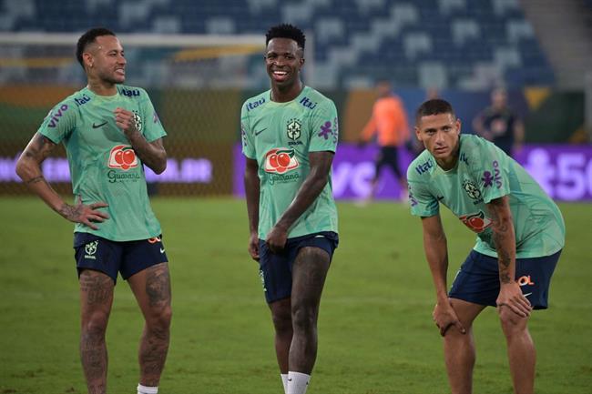 Vinicius hạnh phúc khi được dự World Cup cùng thần tượng Neymar 1