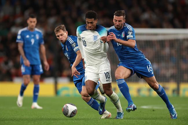 Harry Maguire khen Bellingham là tiền vệ hay nhất thế giới 1