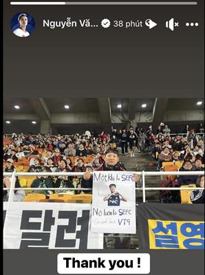 Văn Toàn nhận món quà đặc biệt ở trận Việt Nam đấu Hàn Quốc 1