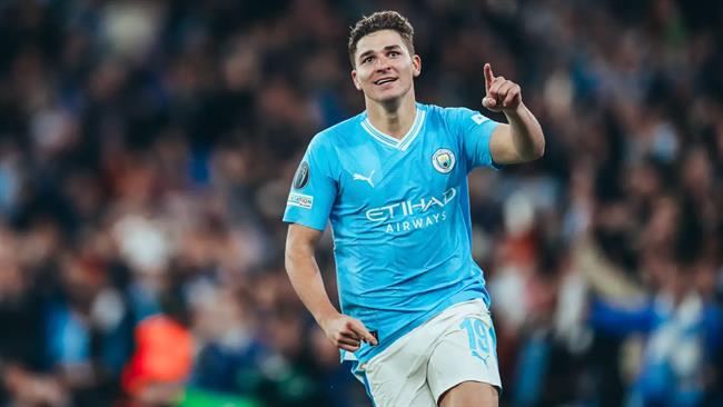 Barca chốt sao Man City thay Robert Lewandowski