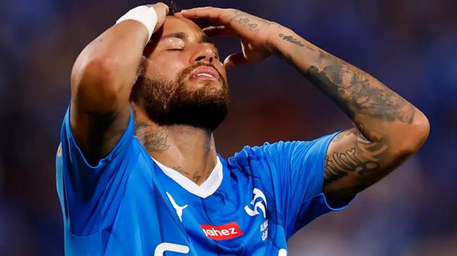 CĐV ngao ngán với diện mạo quá cỡ của Neymar