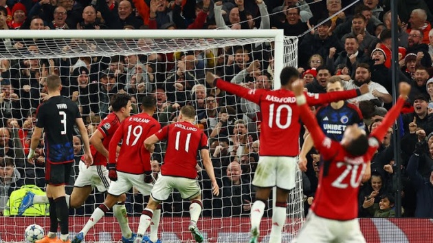 Harry Maguire ghi ban vao luoi Copenhagen