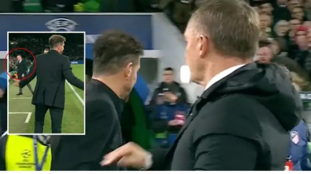 Diego Simeone tu choi bat tay Brendan Rodgers