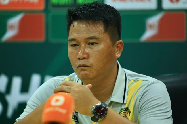 HLV Mai Xuân Hợp: Rất áp lực khi thay ông Popov