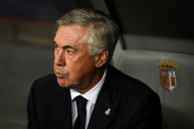 HLV Carlo Ancelotti chia se truoc tran Sieu kinh dien